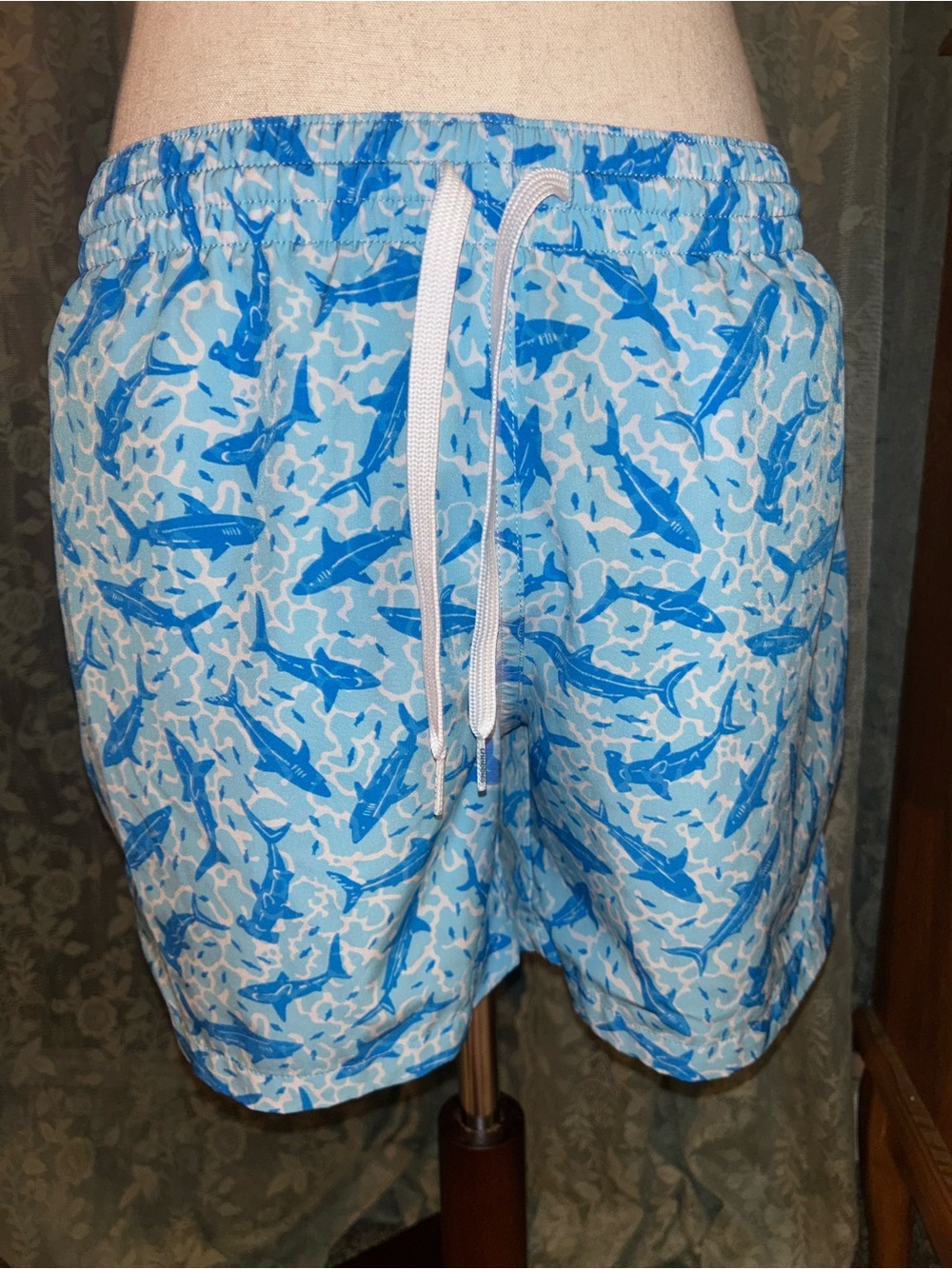 Chubbies Classic Swim Trunks The Shark Sides 5.5" Inseam Size Small NWOT